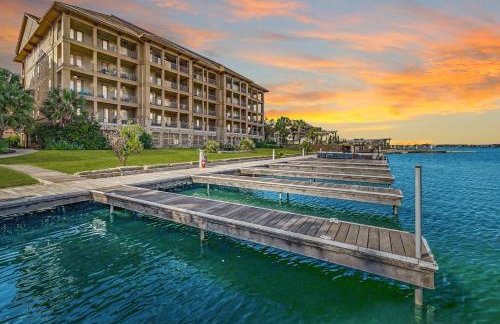 Lakefront Horseshoe Bay Resort Shared Pool Dock - Photo 34