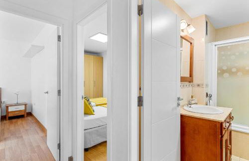 Frontline Beach Apt with Terrace - Foto 58