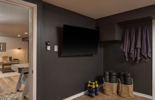 NEW Modern, Luxury Home with Hot Tub, Gym, Sauna, and 12 Minutes to Denver - Foto 22