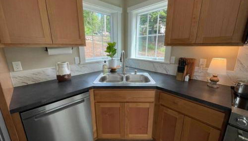 Romantic Cozy Cabin Walk to lake Hot tub Bikes Kayaks Grill - Foto 5, stove, dishwasher, pet friendly, minibar