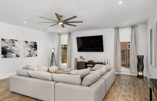 The Gateway - 6BED W Two Houses GameRoom & Pool - Photo 26