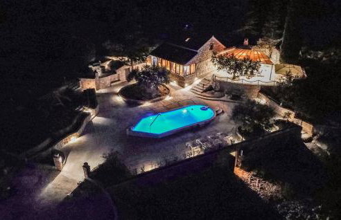 Cozy Home In Postira With Wifi - Photo 15