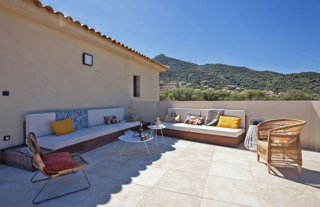 Superb Villa With Pool and sea View - Photo 18