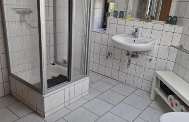 Ferienwohnung Thomée - Ruhig gelegen, ideal für Monteure und Erholungssuchende - Foto 13