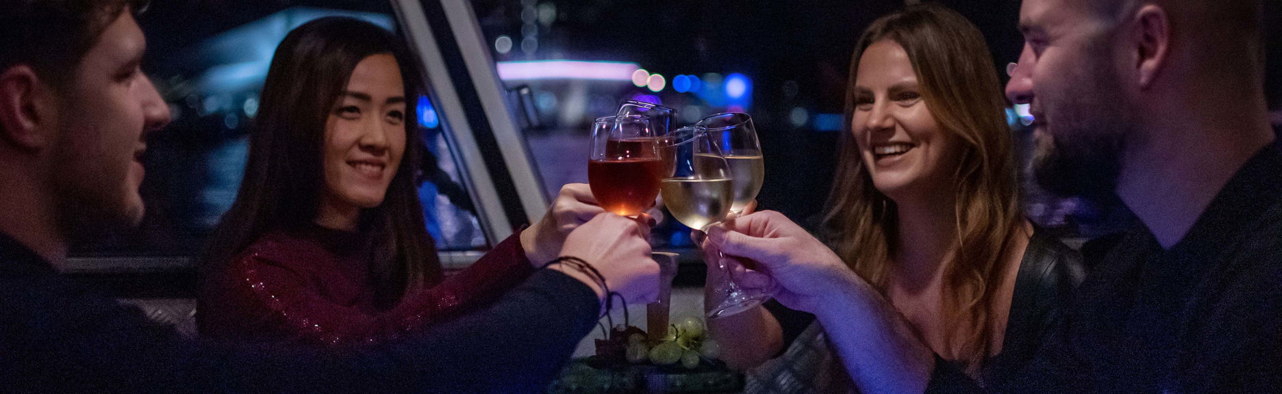 Balade en bateau sur les canaux d'Amsterdam de nuit