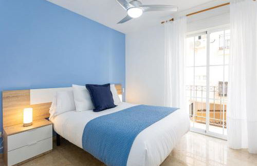 Holidays2Malaga Capuchinos French balconies, private parking, WiFi & Air con - Photo 10