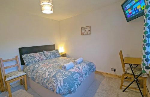 Relaxing Birdsong 4 Bedroom House - Photo 8