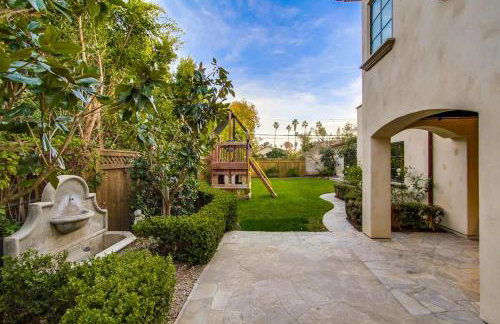 Mediterranean Beauty with Rooftop Deck and Views - Foto 14