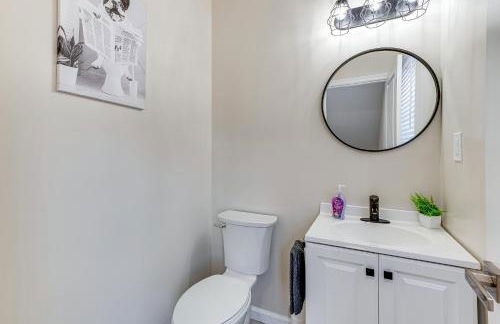 Luxe Newark Retreat with Rooftop Deck Pets Welcome! - Foto 10