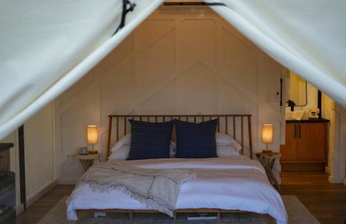 Treehouse Glamping at Pecan Haven W Hot Tub - Foto 28