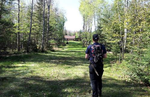 Charming Cabin Rental with Private Front Deck near Bangor, Maine - Foto 18