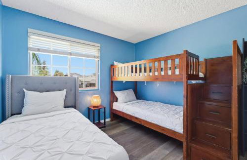 Colorful and Cozy Haven with Heated Pool - Foto 9