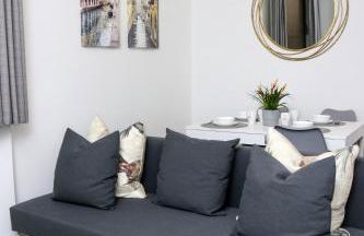 Aisiki Living at Upton Road, Multiple 1, 2, or 3-Bedroom Apartments, King or Twin Beds with Free WiFi & Parking Space - Foto 110