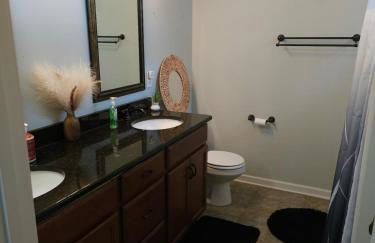 Cozy & Airy Retreat with Lots of Character - Foto 3