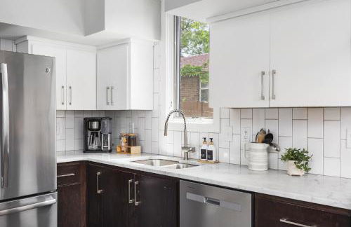 Modern Luxury with Rooftop Deck, 3 mi to Downtown - Foto 37