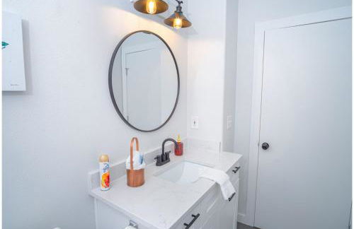 Spectacular 3 BR Plus 2 and a Half BA Apt Near Downtown - Foto 30