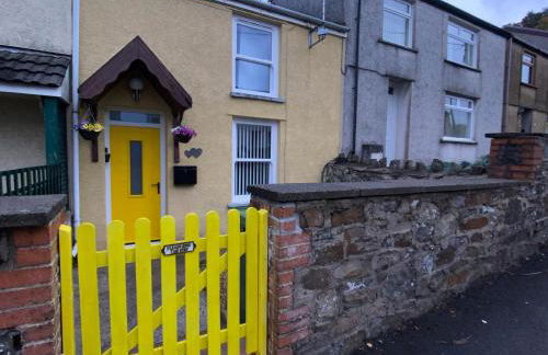 The Cwtch, Log Fire, Sleeps 6, Nr Zip World, Brecon and Bike Park Wales - Photo 11