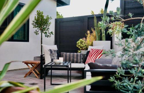 Private Family Friendly Guest Home - Photo 23