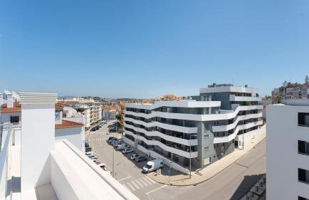 Modern 2BR w Rooftop Pool & Parking by LovelyStay - Foto 25