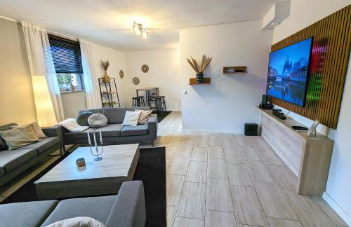 BesTime - 5 Schlafzimmer, Wohnzimmer, Küche, Waschtrockner, Terrasse, Smart-TVs, Netflix, Tischfußball - Foto 5