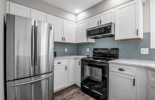 Modern Townhome with Decks Fireplace & Mountain Views - Foto 8