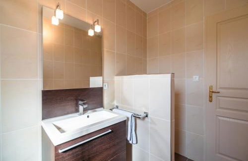 Stylish Villa with Terrace - Foto 24