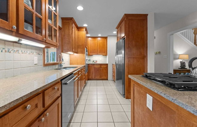 Sleeps 22, Lakefront w/ Private Dock & Pool, 2 Houses Lake Living by Avantstay - Foto 44