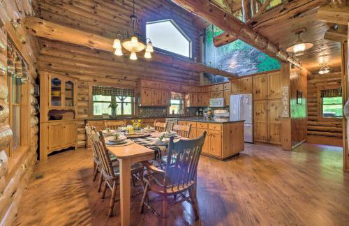 The Red Pine Cabin with Private Pond and Dock! - Foto 6