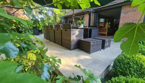 Modernised seven bedroom country house and garden with hot tub - Foto 4, Garden, Garden view