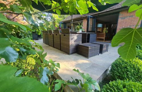 Modernised seven bedroom country house and garden with hot tub - Foto 4