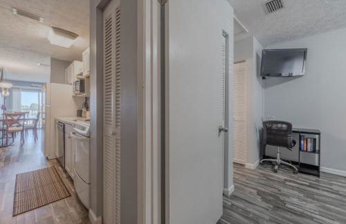 The Turtle House- Quiet complex, 2 BR/ 2 BA - Photo 11