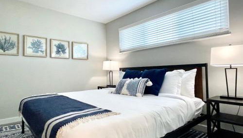 King Bed-Parking-Top Floor-Desk-Downtown - Foto 5