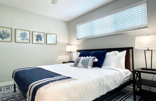 King Bed-Parking-Top Floor-Desk-Downtown - Foto 5