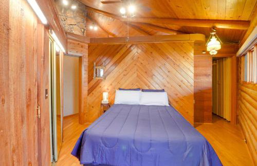 Family-Friendly Riverfront Manor on the Little Red - Foto 16