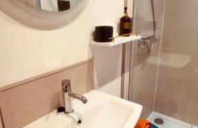 Luxury Romantic Bolt Hole - Photo 21