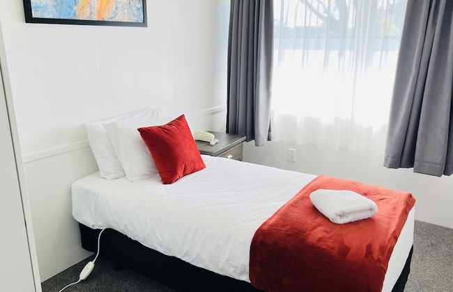 18th Avenue Thermal Motel - Photo 13