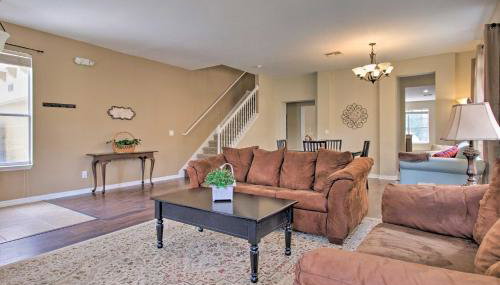 Outdoor Oasis with Pool Davenport Resort Escape! - Foto 5