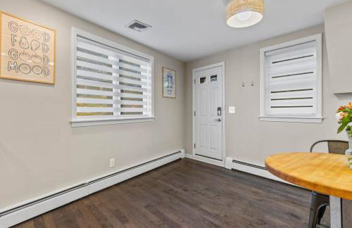 New England Nest - Modern 2BR Home with EV Charger - Foto 13