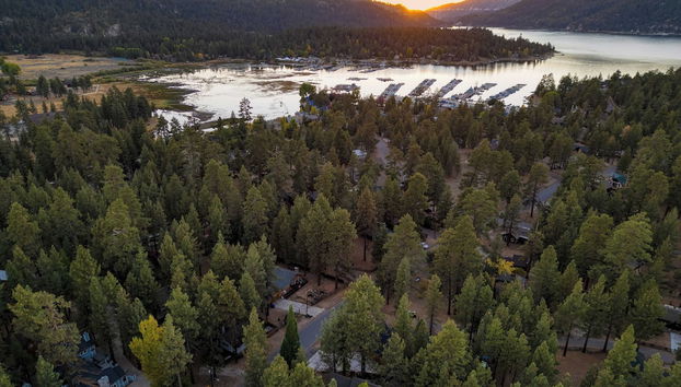 Pinetree Place by Avantstay Group Cabin w/ Hot Tub Minutes to the Lake - Foto 4, Interior