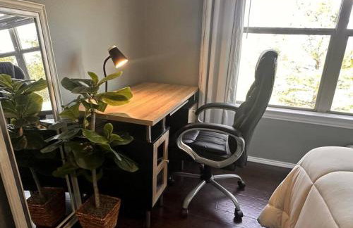 Lake Front Home, around 15 minutes drive to AT&T and Epic Water - Foto 13