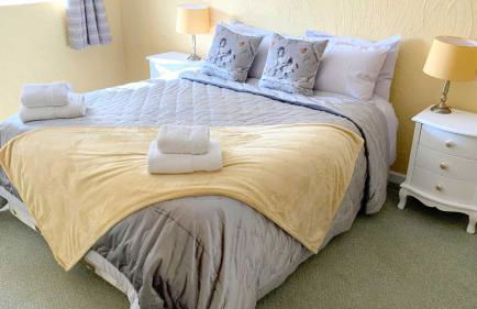 Cider Cottage - 3 Bedroom - Onsite Parking - Photo 1