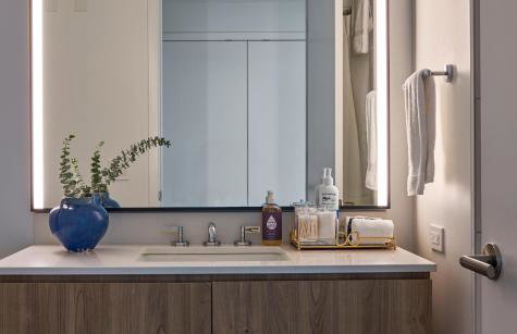 Lux Apts with Lake Views and Top Amenities - Foto 72