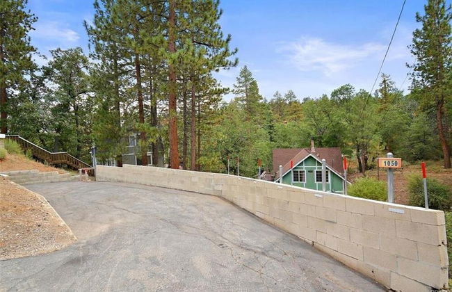 Rest N Relax Inn - Beautiful chalet-style cabin features dramatic forest and slope views! - Foto 40