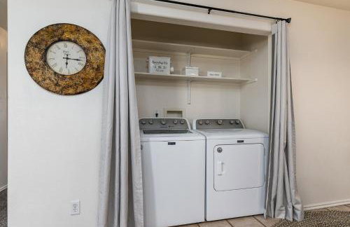 Cozy Three Bedroom Home - Foto 28