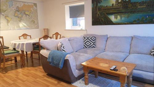 5 Bed Townhouse with Garden & Parking by BrumStay UK - Foto 2