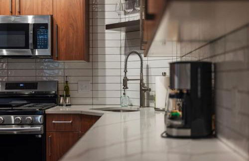 PFR Suites - Highland, 3BR 2BA Shadyside Condo, ADA, 2 Decks and Off-Street Parking - Foto 32