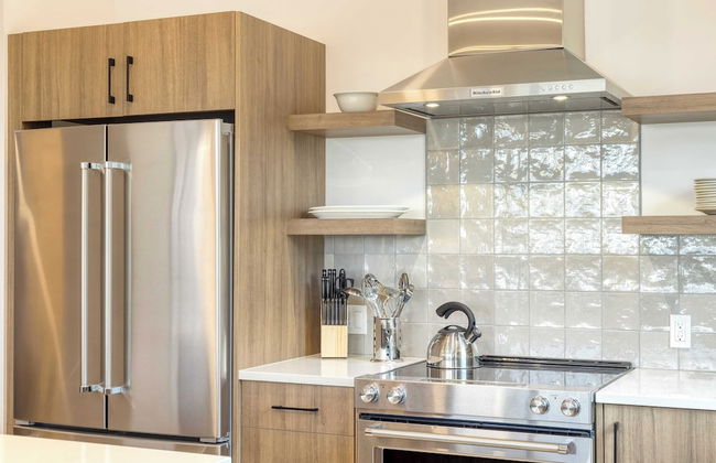 Sleeps 40! 8 Modern Units/20 Bdrs w/ Deck+hot Tub, 10mins to Downtown & Old Bend - Photo 14