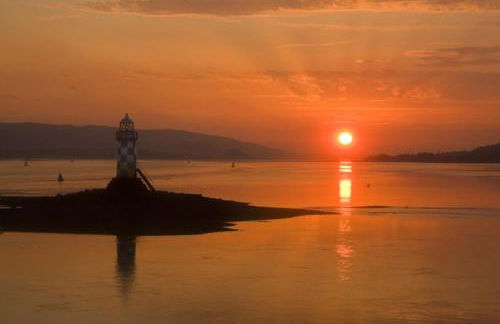 RIVER CLYDE VIEWS - PRIVATE & SPACIOUS APARTMENT - Photo 61