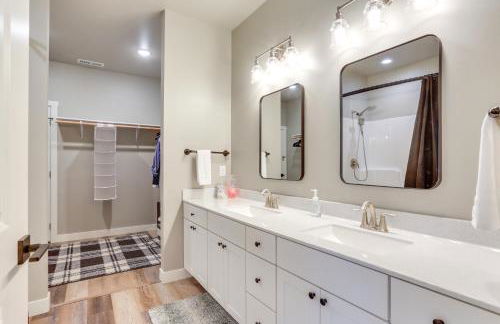 Spacious, Rustic Spearfish Home Walk to Downtown! - Foto 16