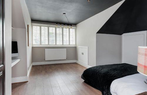 Mereside House Private Pool Retreat - Photo 11